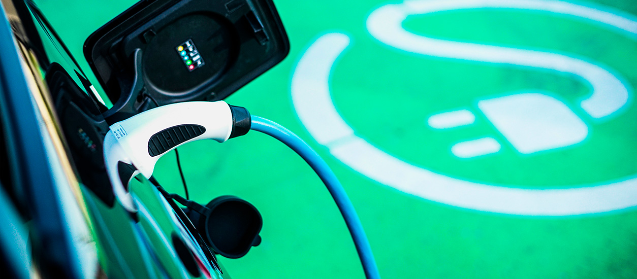 ¿Qué parkings deberán tener puntos de recarga con la nueva legislación?